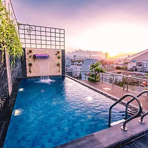 Laurel , Da Nang Vietnam
