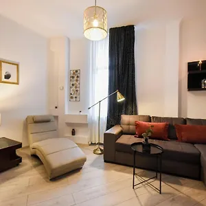 Discover Comfort: Charming & Spacious In The Old Town , Bucharest Romania